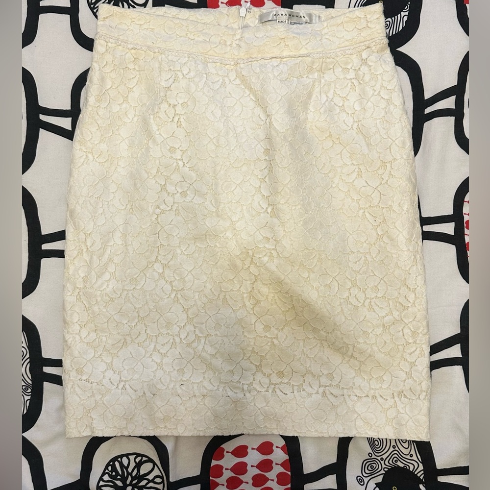 Off white/winter white lace pencil skirt vintage
